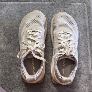 Altra Women’s Olympus 6 Trail Running Shoe size 9